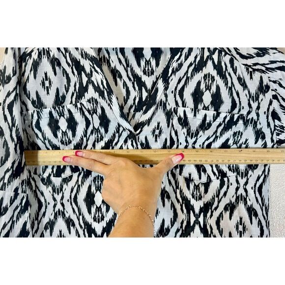 NWOT Athleta Silk Blend Black & White IKAT Button Up Shirt Women's Medium - Picture 9 of 10